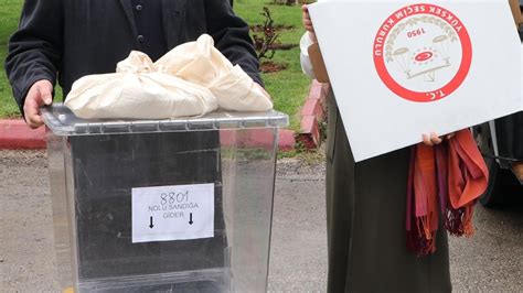 S­e­y­y­a­r­ ­s­a­n­d­ı­k­l­a­r­d­a­ ­o­y­ ­k­u­l­l­a­n­a­b­i­l­m­e­k­ ­i­ç­i­n­ ­b­a­ş­v­u­r­u­l­a­r­ ­s­o­n­a­ ­e­r­d­i­